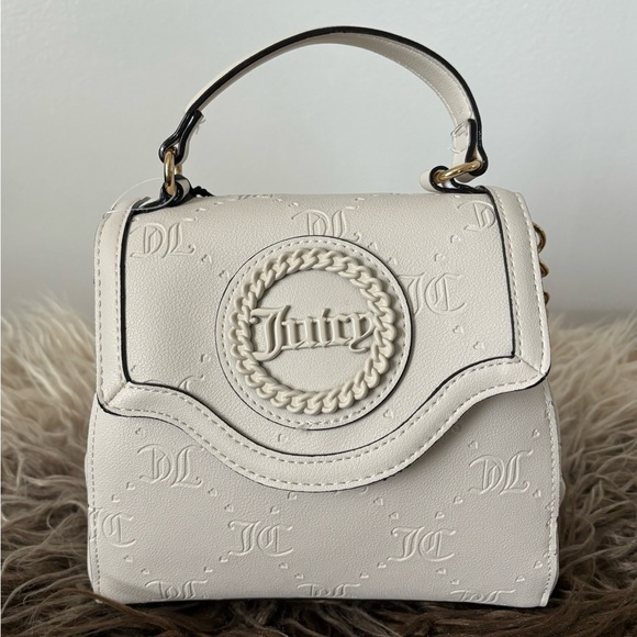 JUICY COUTURE Bag Stay in Circle Mini Crossbody - Ivory Cream Angel Deboss NWT - Picture 2 of 11